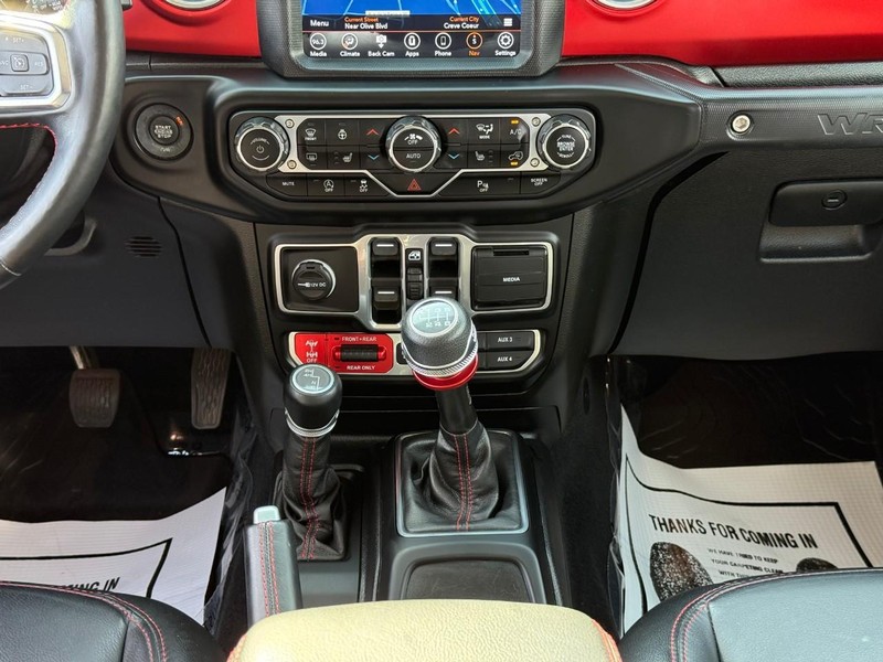 Jeep Wrangler Unlimited Vehicle Full-screen Gallery Image 12