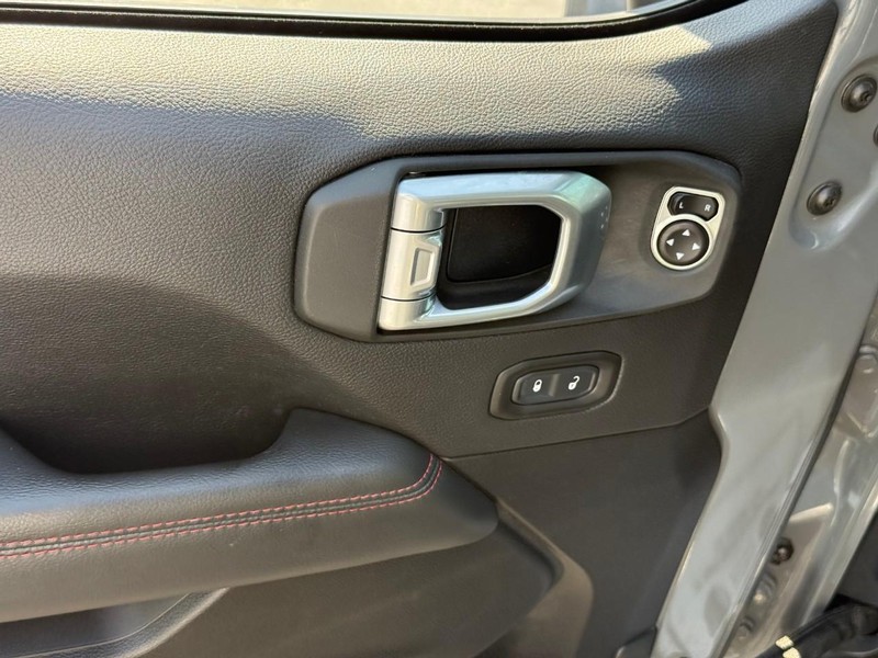 Jeep Wrangler Unlimited Vehicle Full-screen Gallery Image 13