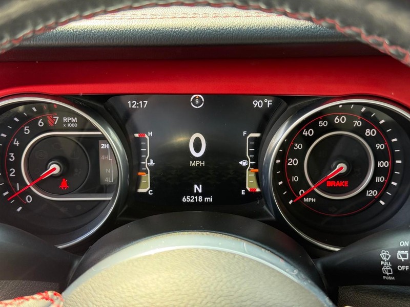 Jeep Wrangler Unlimited Vehicle Full-screen Gallery Image 17