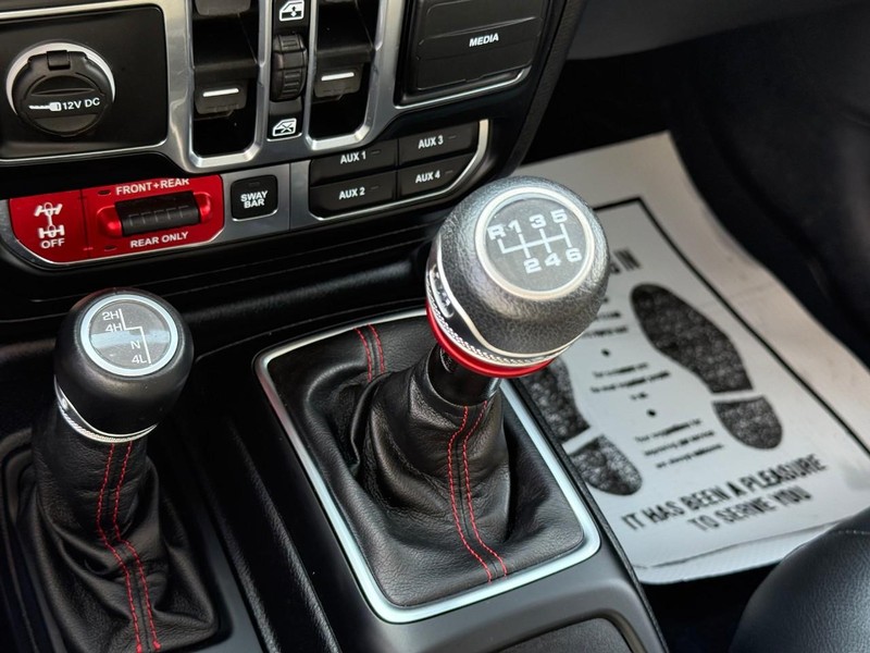 Jeep Wrangler Unlimited Vehicle Full-screen Gallery Image 18