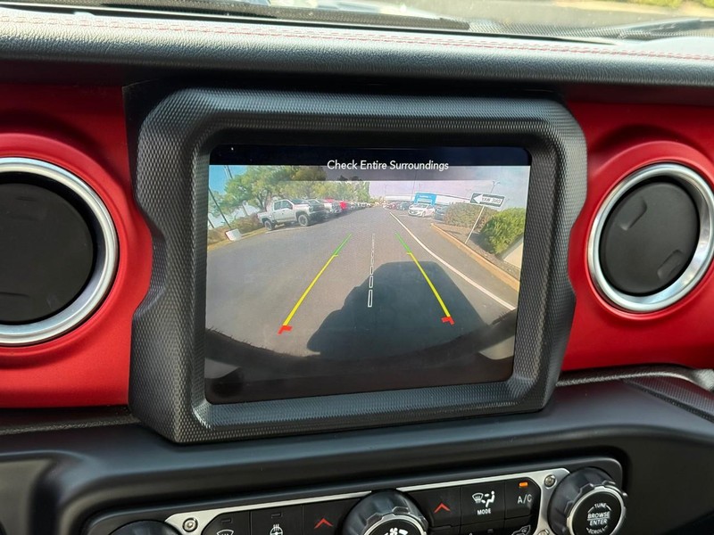 Jeep Wrangler Unlimited Vehicle Full-screen Gallery Image 20