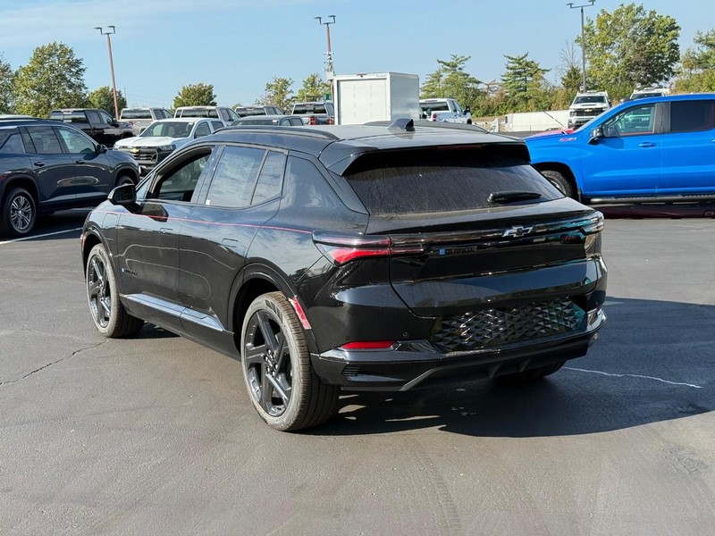 Chevrolet Equinox EV Vehicle Full-screen Gallery Image 3