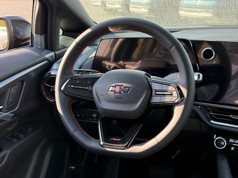 Chevrolet Equinox EV Vehicle Full-screen Gallery Image 7