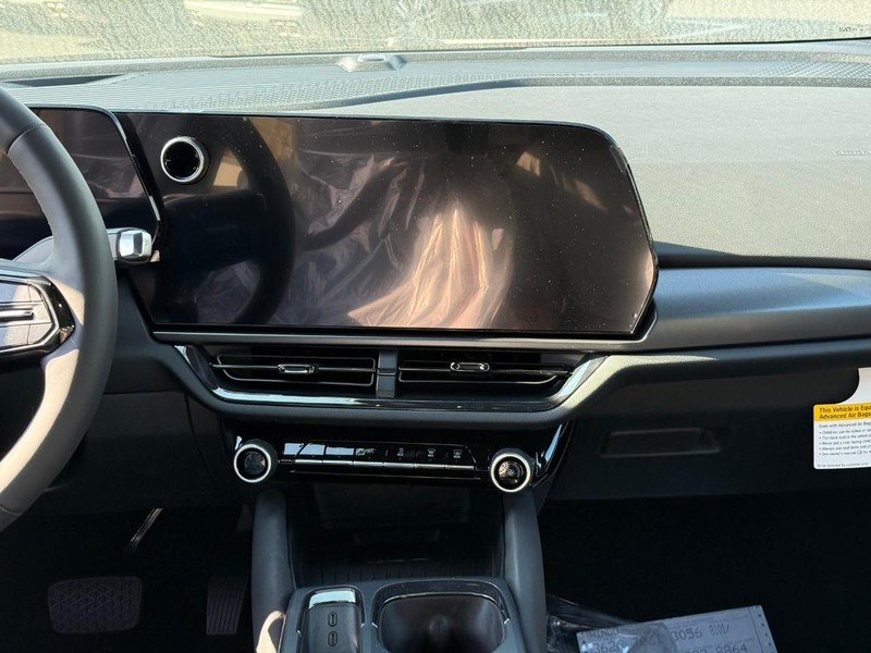 Chevrolet Equinox EV Vehicle Full-screen Gallery Image 8