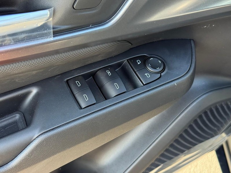 Chevrolet Equinox EV Vehicle Full-screen Gallery Image 11