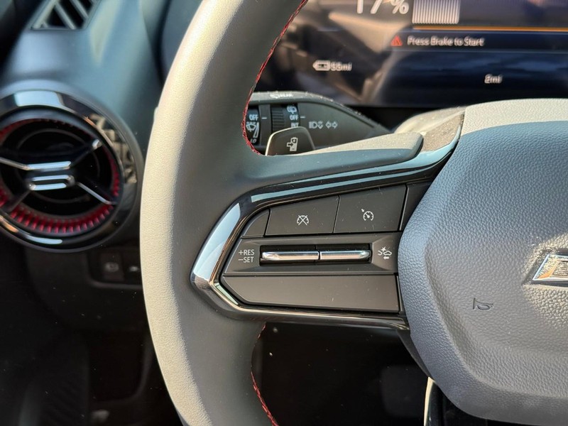 Chevrolet Equinox EV Vehicle Full-screen Gallery Image 12