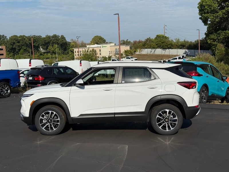 Chevrolet TrailBlazer Vehicle Full-screen Gallery Image 2