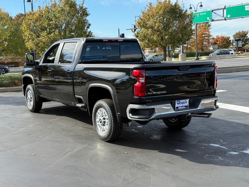 Chevrolet Silverado 2500HD Vehicle Full-screen Gallery Image 3