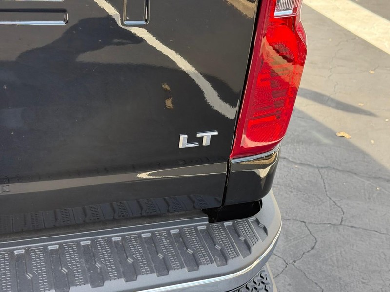 Chevrolet Silverado 2500HD Vehicle Full-screen Gallery Image 5