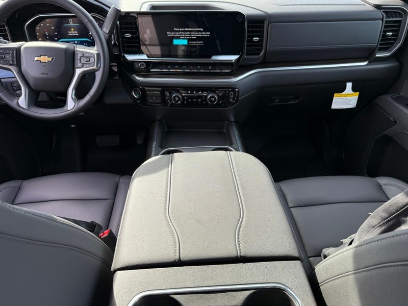 Chevrolet Silverado 2500HD Vehicle Full-screen Gallery Image 7