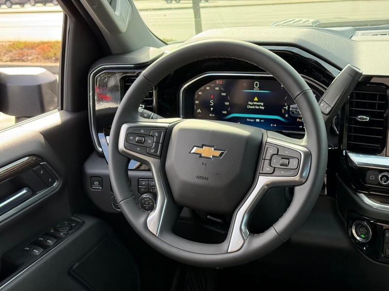 Chevrolet Silverado 2500HD Vehicle Full-screen Gallery Image 8