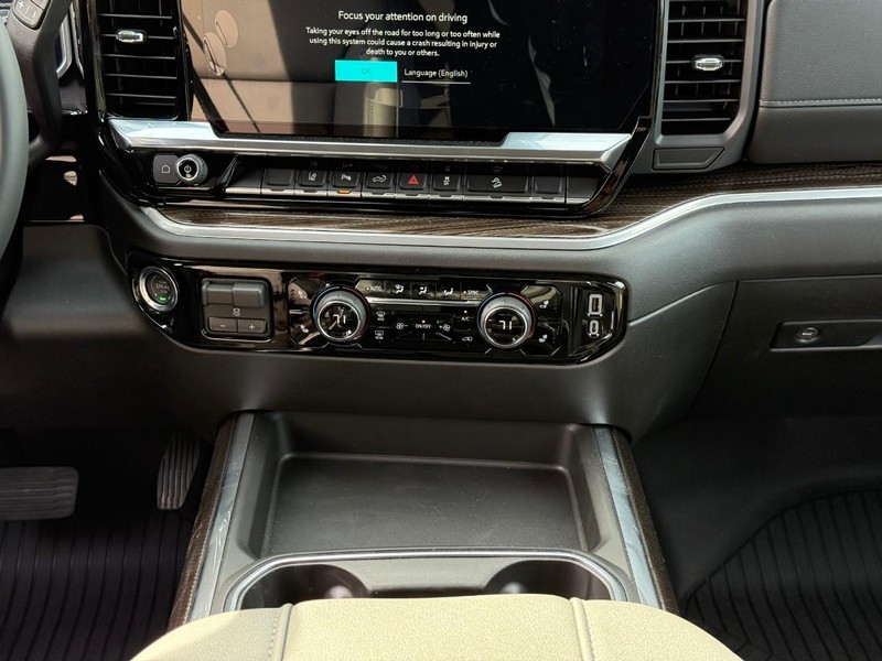 Chevrolet Silverado 2500HD Vehicle Full-screen Gallery Image 10