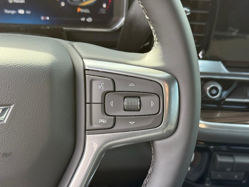 Chevrolet Silverado 2500HD Vehicle Full-screen Gallery Image 15