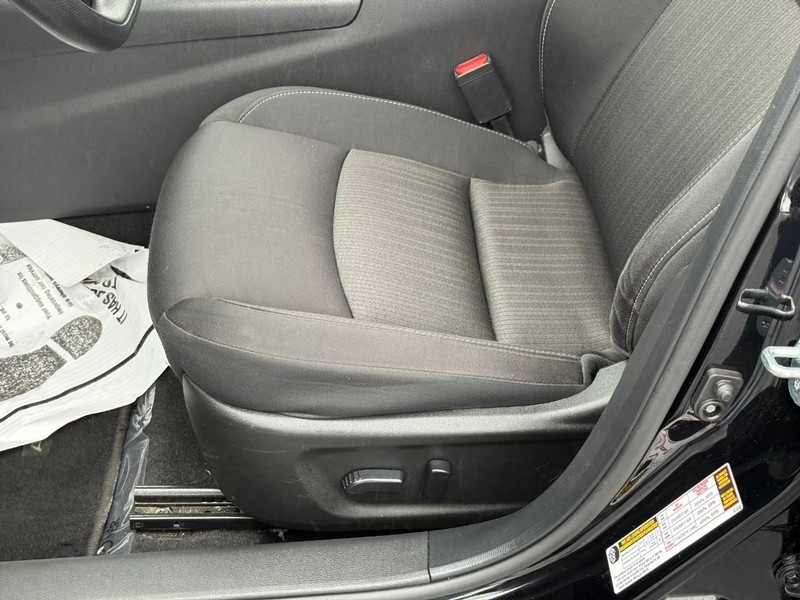 Nissan Altima Vehicle Full-screen Gallery Image 18