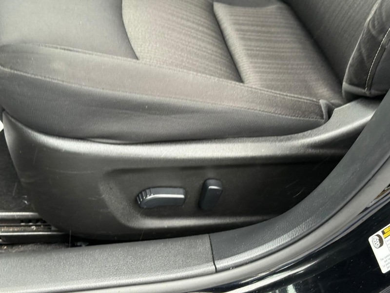 Nissan Altima Vehicle Full-screen Gallery Image 19