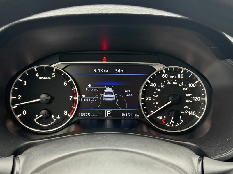 Nissan Altima Vehicle Full-screen Gallery Image 22