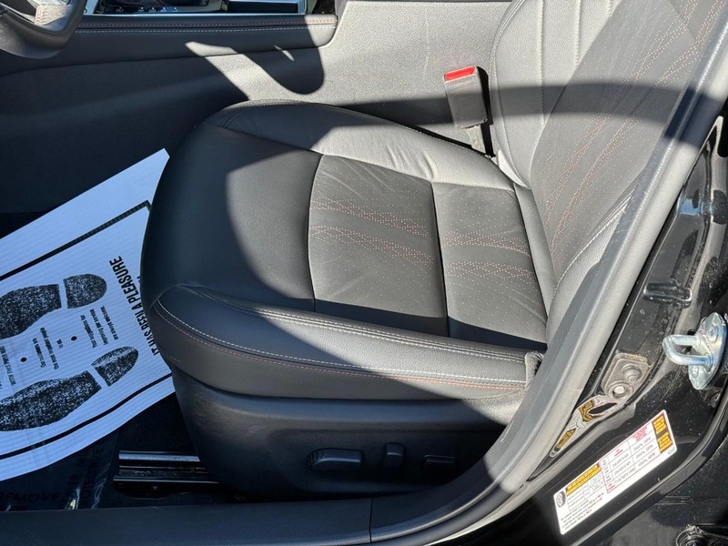 Nissan Altima Vehicle Full-screen Gallery Image 18