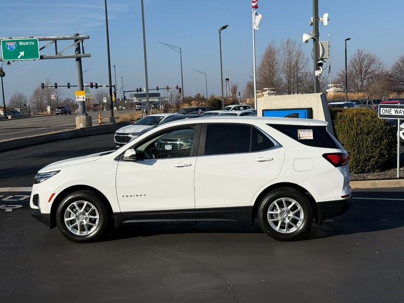 Chevrolet Equinox Vehicle Full-screen Gallery Image 2