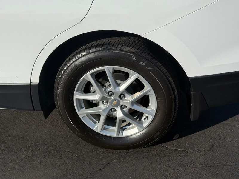 Chevrolet Equinox Vehicle Full-screen Gallery Image 4