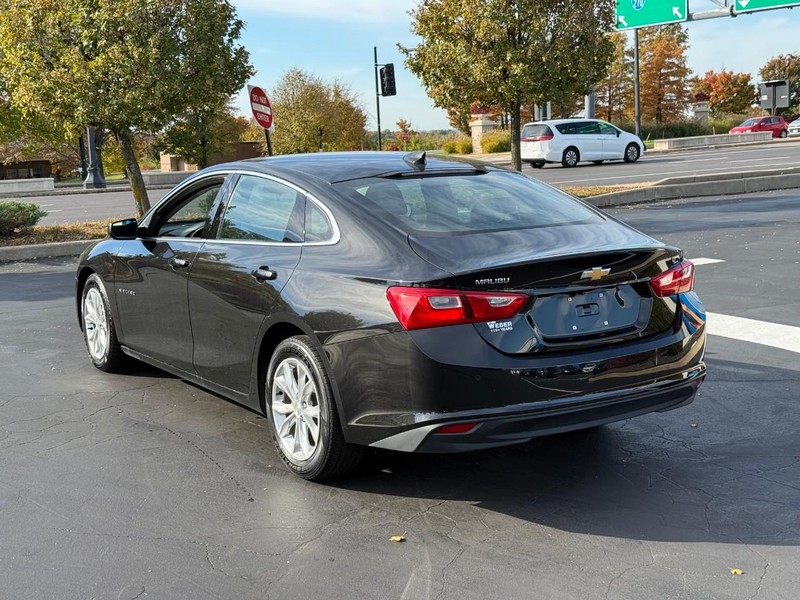 Chevrolet Malibu Vehicle Full-screen Gallery Image 3