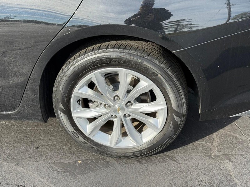 Chevrolet Malibu Vehicle Full-screen Gallery Image 4