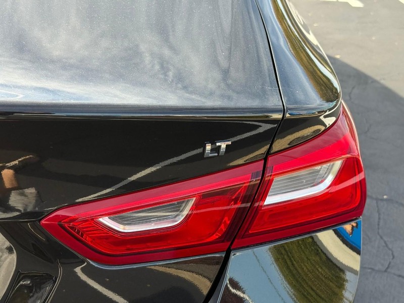 Chevrolet Malibu Vehicle Full-screen Gallery Image 5