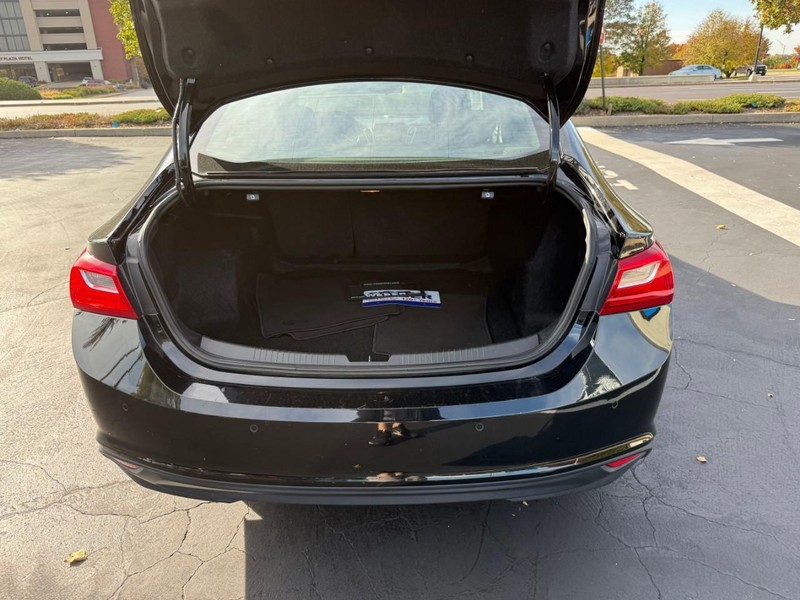 Chevrolet Malibu Vehicle Full-screen Gallery Image 6