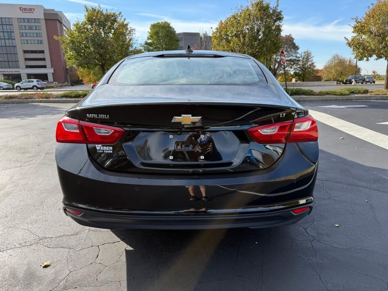 Chevrolet Malibu Vehicle Full-screen Gallery Image 7