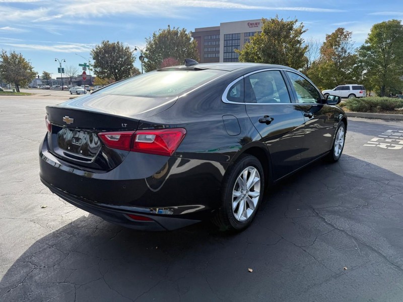 Chevrolet Malibu Vehicle Full-screen Gallery Image 8