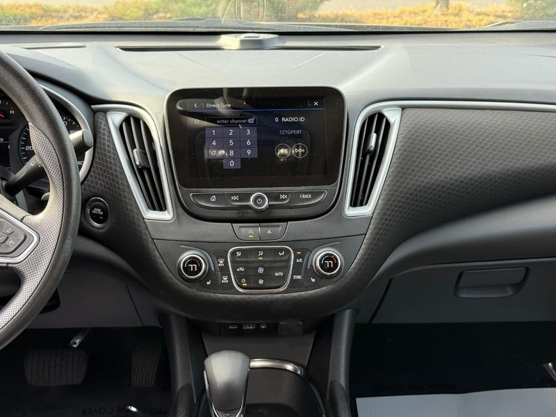 Chevrolet Malibu Vehicle Full-screen Gallery Image 14