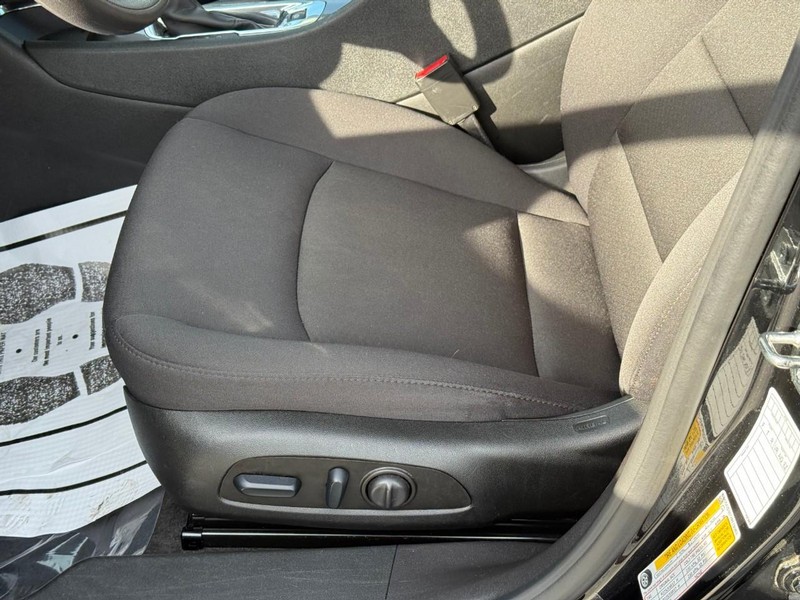 Chevrolet Malibu Vehicle Full-screen Gallery Image 17