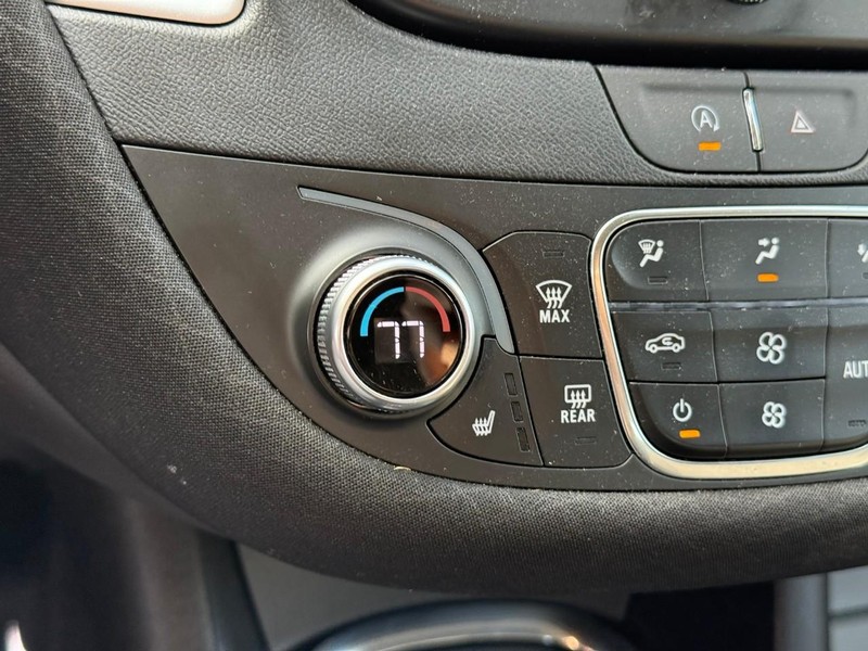 Chevrolet Malibu Vehicle Full-screen Gallery Image 23