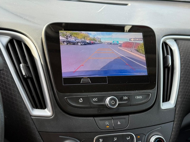 Chevrolet Malibu Vehicle Full-screen Gallery Image 24