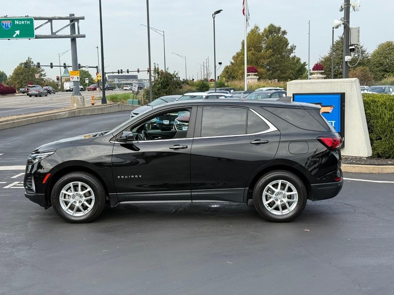 Chevrolet Equinox Vehicle Full-screen Gallery Image 2