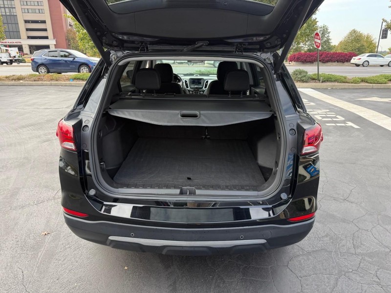 Chevrolet Equinox Vehicle Full-screen Gallery Image 4