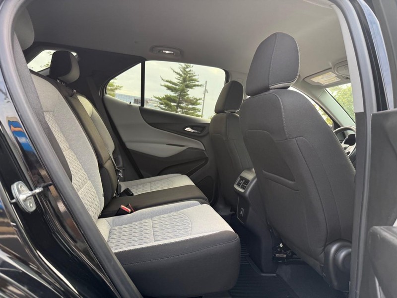 Chevrolet Equinox Vehicle Full-screen Gallery Image 9