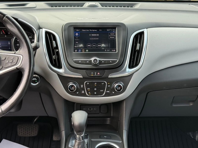 Chevrolet Equinox Vehicle Full-screen Gallery Image 12