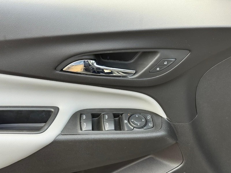 Chevrolet Equinox Vehicle Full-screen Gallery Image 14