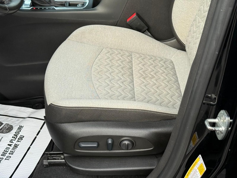 Chevrolet Equinox Vehicle Full-screen Gallery Image 15