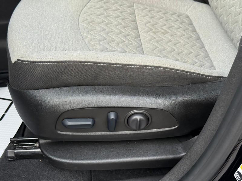 Chevrolet Equinox Vehicle Full-screen Gallery Image 16