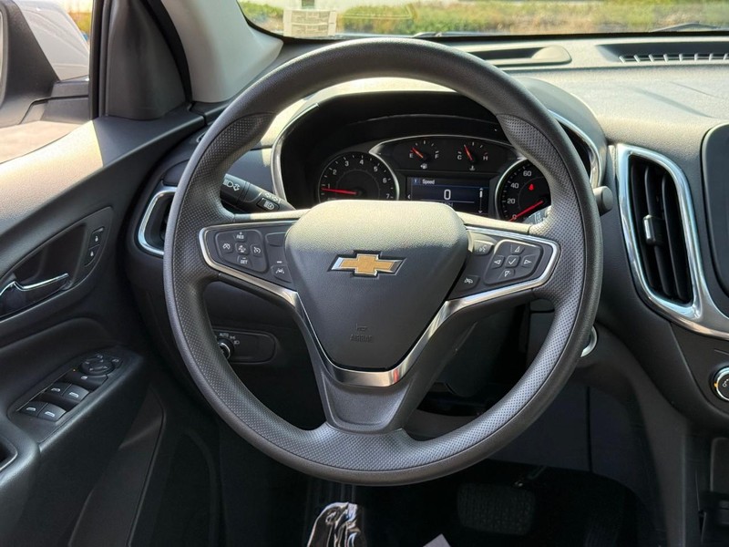 Chevrolet Equinox Vehicle Full-screen Gallery Image 13