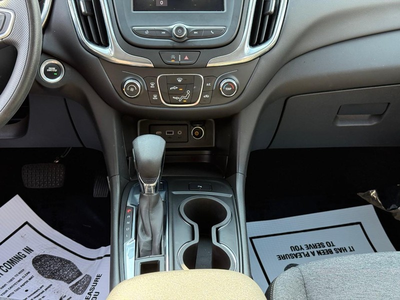 Chevrolet Equinox Vehicle Full-screen Gallery Image 15