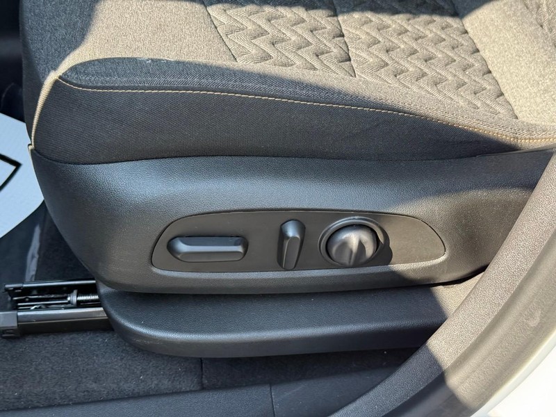 Chevrolet Equinox Vehicle Full-screen Gallery Image 18