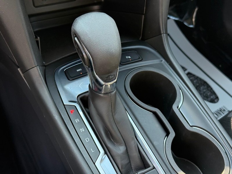 Chevrolet Equinox Vehicle Full-screen Gallery Image 21