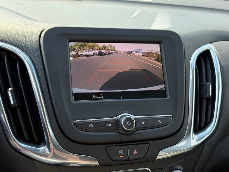Chevrolet Equinox Vehicle Full-screen Gallery Image 22