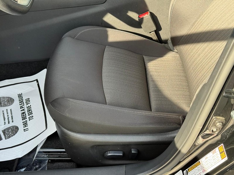 Nissan Altima Vehicle Full-screen Gallery Image 19