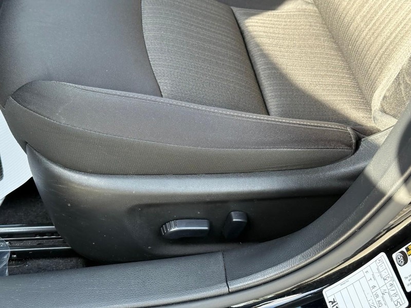 Nissan Altima Vehicle Full-screen Gallery Image 20