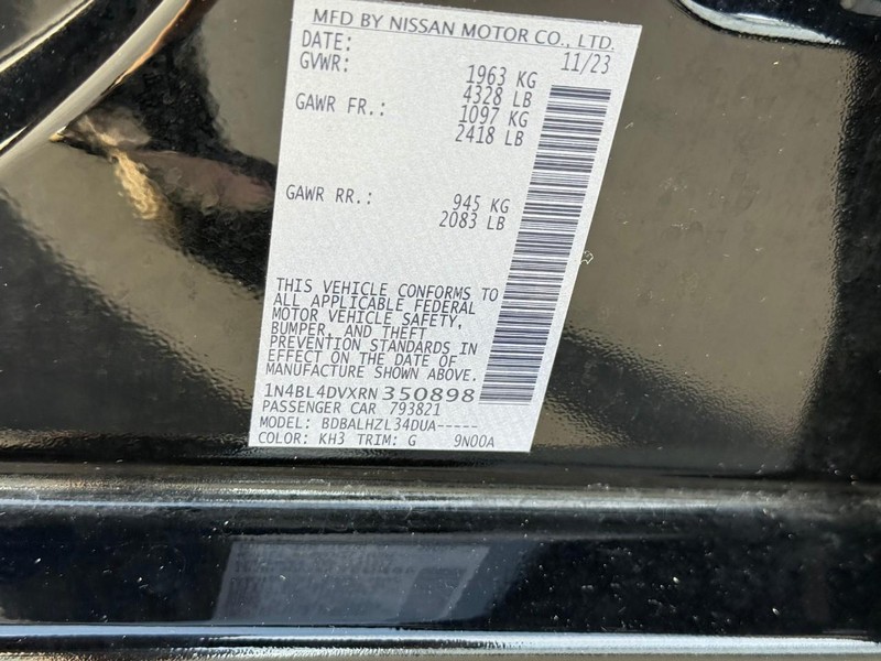 Nissan Altima Vehicle Full-screen Gallery Image 26