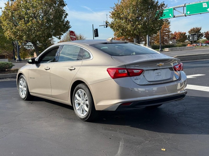 Chevrolet Malibu Vehicle Full-screen Gallery Image 3