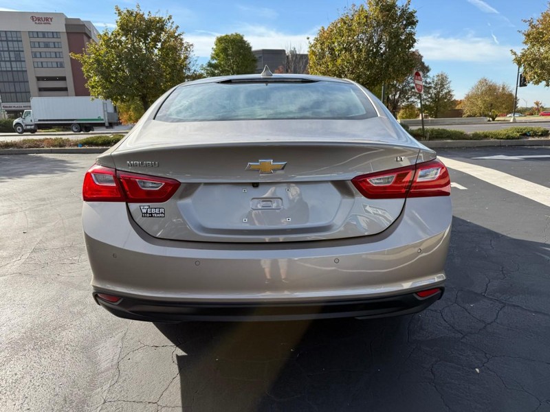 Chevrolet Malibu Vehicle Full-screen Gallery Image 7